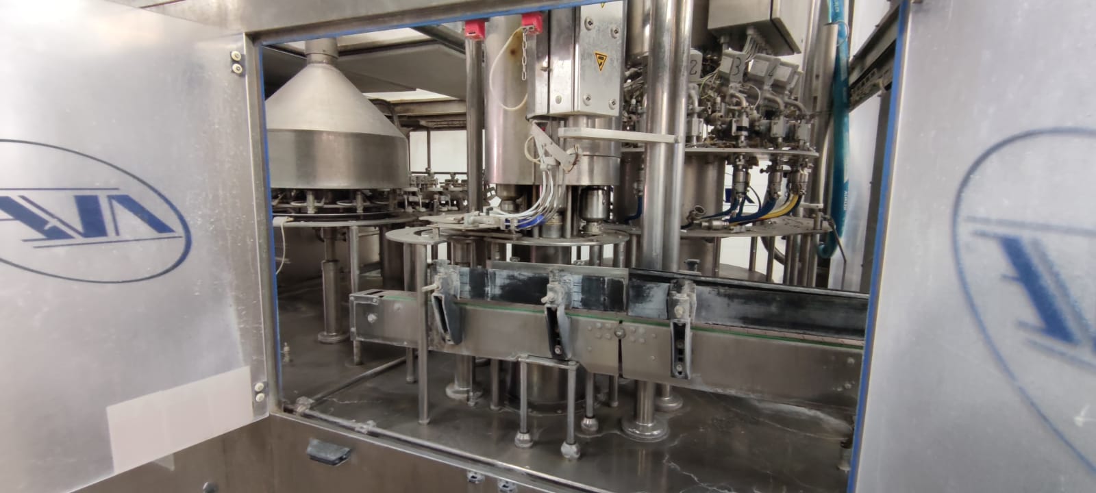 Monoblocco di Riempimento per Latte Ave Usato 4