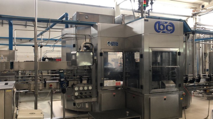 Used Complete Isobaric Bottling Line Pet & Glass bottles