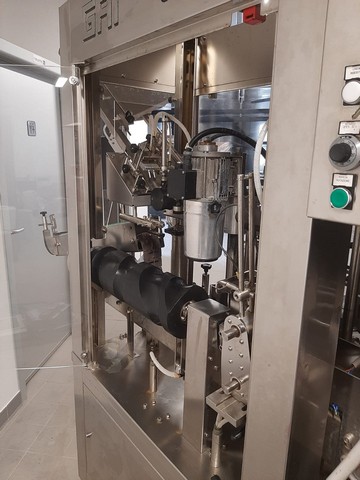Gai capsuling machine with 2S adhesive labeller 10