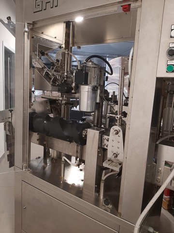 Gai capsuling machine with 2S adhesive labeller 5