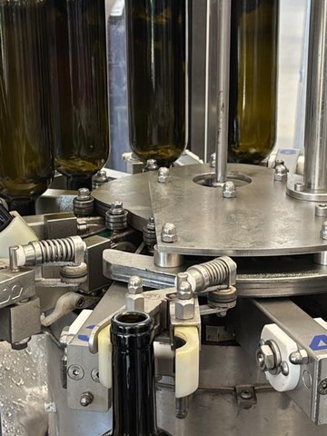 Used Alfatek bottling line for still wine 4