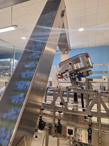 Used Kosme PET bottling line for water 4