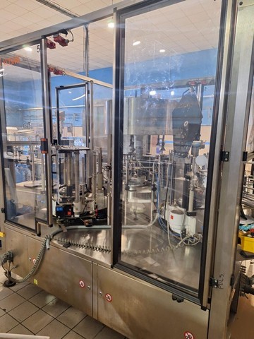 Used Kosme PET bottling line for water 7