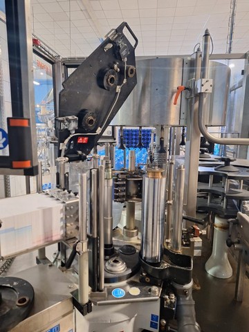 Used Kosme PET bottling line for water 9