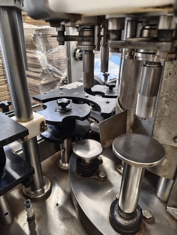 Used isobaric Cames filling monoblock 9.8.1 9