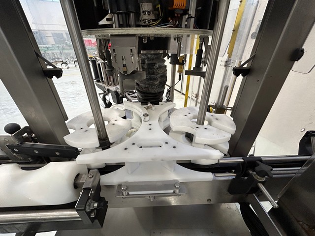 Used adhesive Makro labeller 6