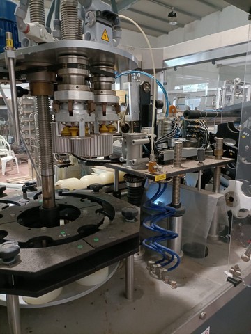 Used gravity glass bottling line 13