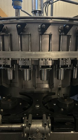 Used Bertolaso isobaric filler 9
