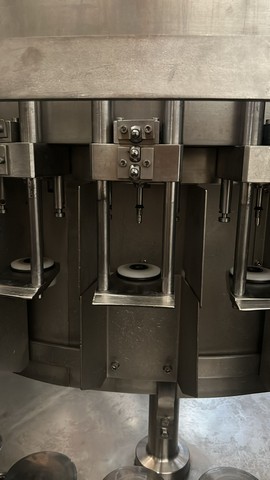 Used Bertolaso isobaric filler 6