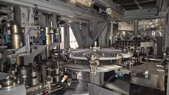 Used Sidel PET Blow Moulding Machine (24,000 bph) 16
