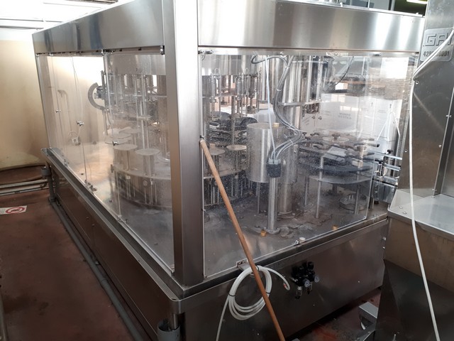 Used Gai bottling line for glass demijohns 10