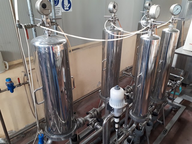 Used Gai bottling line for glass demijohns 6