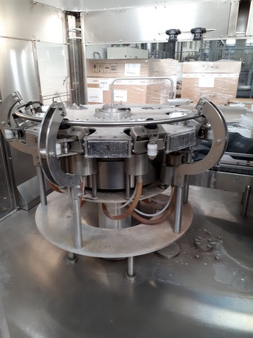 Used Gai bottling line for glass demijohns 8
