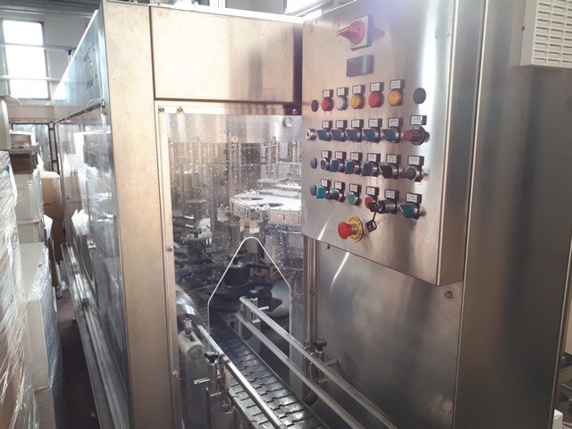 Used Gai bottling line for glass demijohns 9