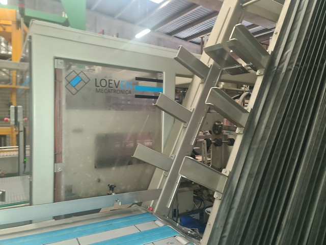 Used hot melt wrap Around Loeven 11