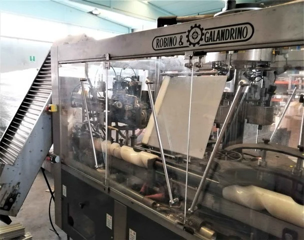 Capsulatrice Robino&Galandrino Poker F 4 6 Usata