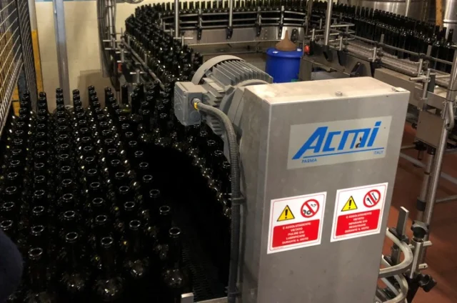 Linea di imbottigliamento Bertolaso Isobarica Usata