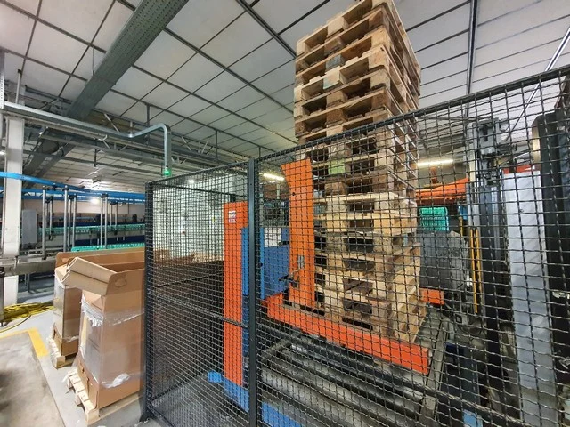 Palletizzatore Levati PET Usato