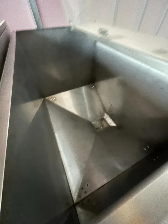 Elevatore tappi Usato Bertolaso 10.000 bph