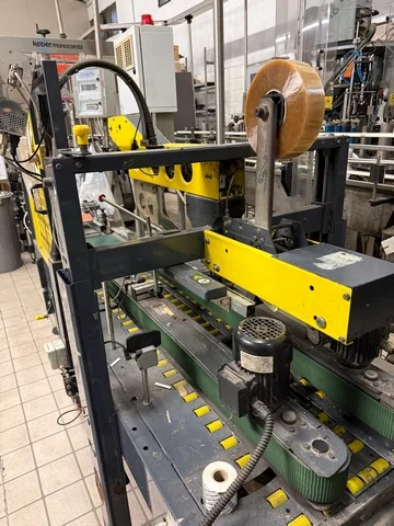 Chiudicartoni automatica Siat con chiusura a nastro superiore e inferiore