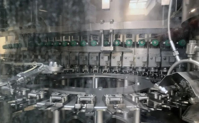 Linea di imbottigliamento KHS 36.000 bph Usata