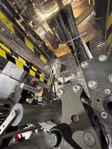 Etichettatrice 5 stazioni adesive Makro usata a 16 piattelli a camma elettronica