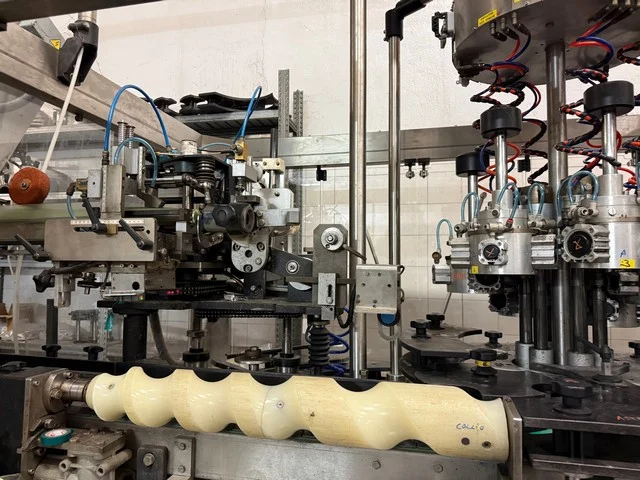 Nortan capsuling machine for sparkling wine capsule, pvc and polylaminate