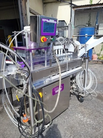 Monoblocco di riempimento Twin Monkeys per lattine usato
