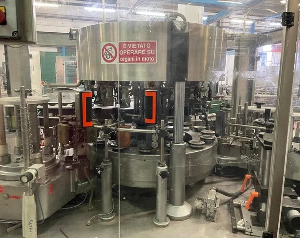 Linea di imbottigliamento per vino 12.000 bph usata